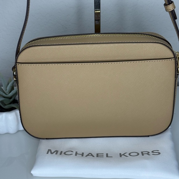 MICHAEL KORS Jet Set Travel Large Chain Cossbody Bag in Camel with Dust Bag NWT - Picture 2 of 5